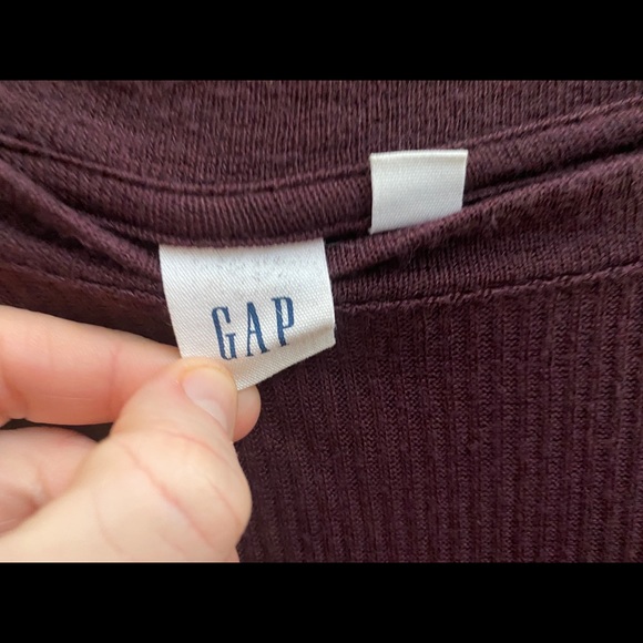 GAP Maroon/Purple Long Sleeve; ties at wrist (Sm) - Picture 3 of 8